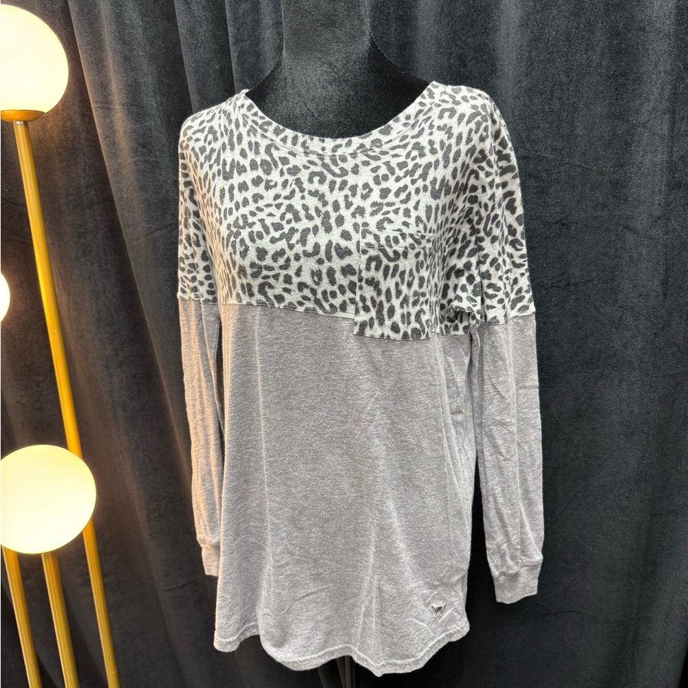 PINK Victoria's Secret White and Gray Leopard Long Sleeve Tee